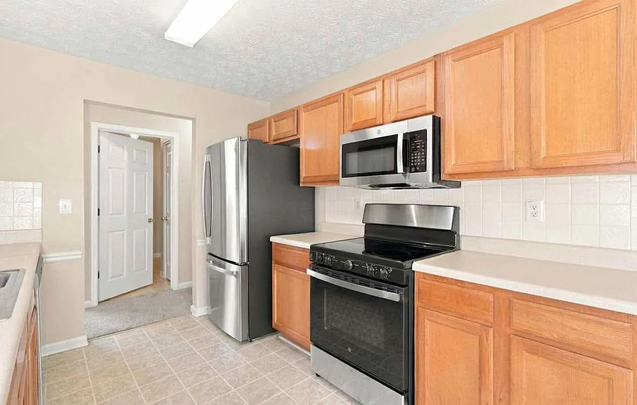 3 bed, 2073 sqft, $2,473 — Photo 2
