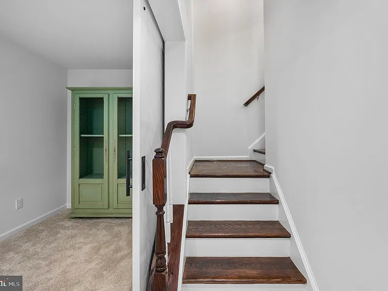1319 Gilmore St — Photo 20