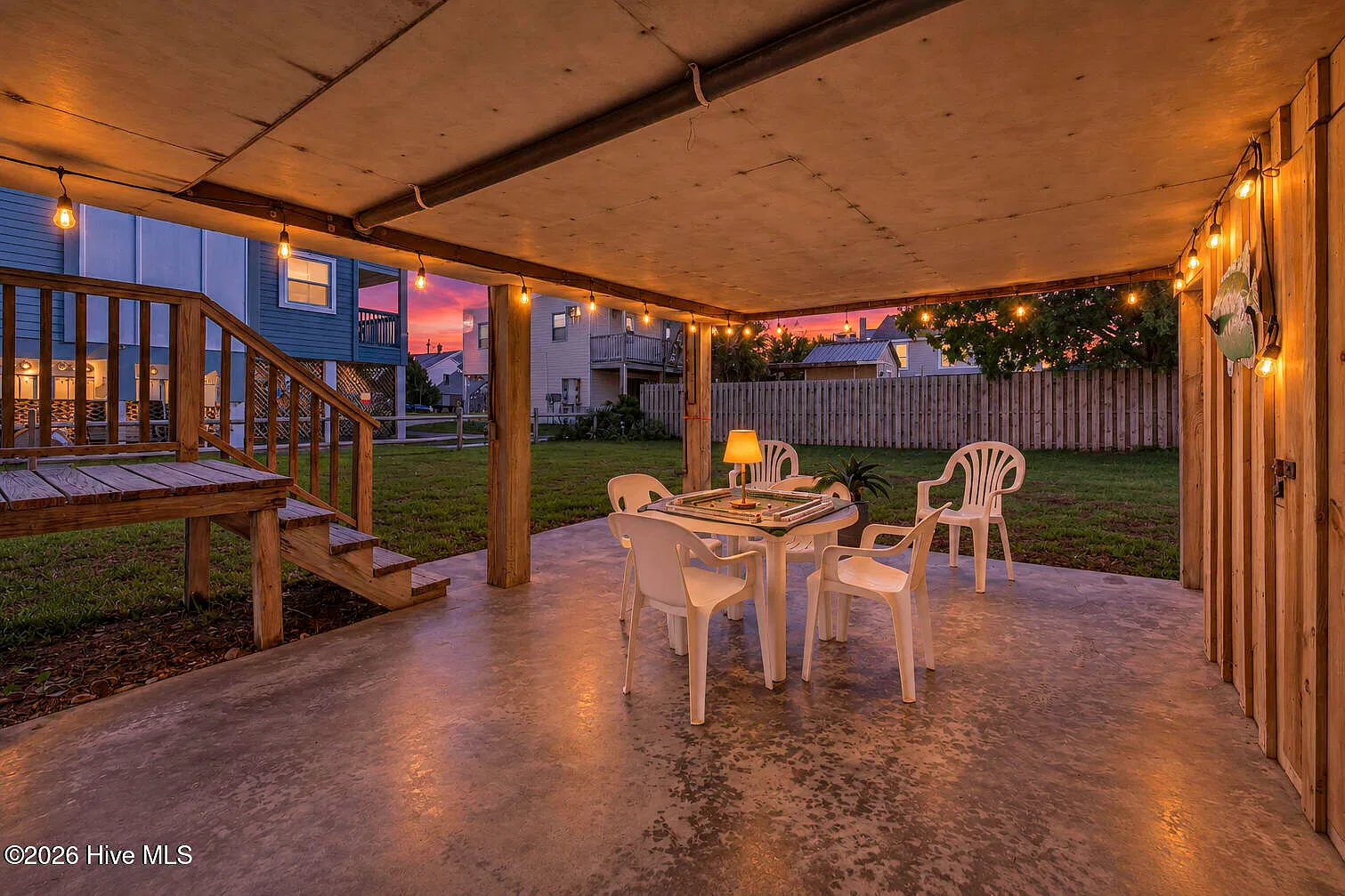 3 bed, 1.0 bath, 1000 sqft, $2,200 — Photo 3