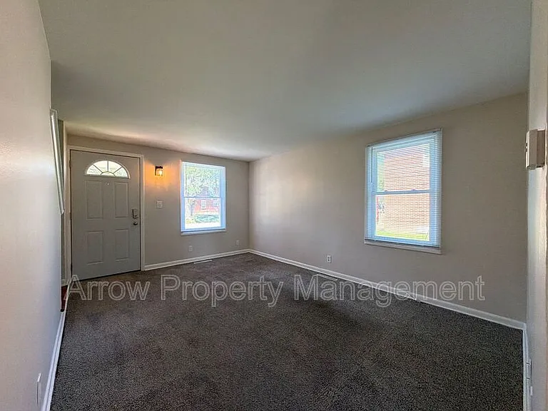 5447 Benton St — Photo 3