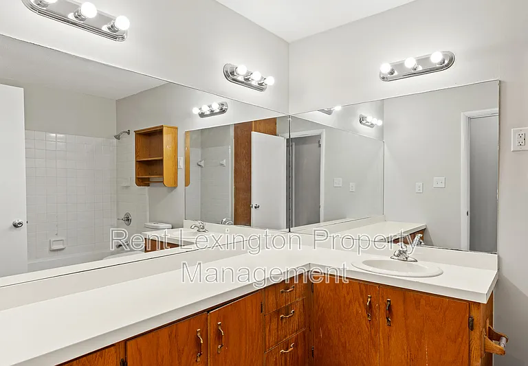 604 Hi Crest Dr — Photo 17