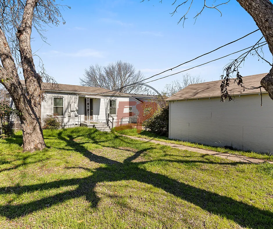 Building Photo - 2712 Lyle Ave