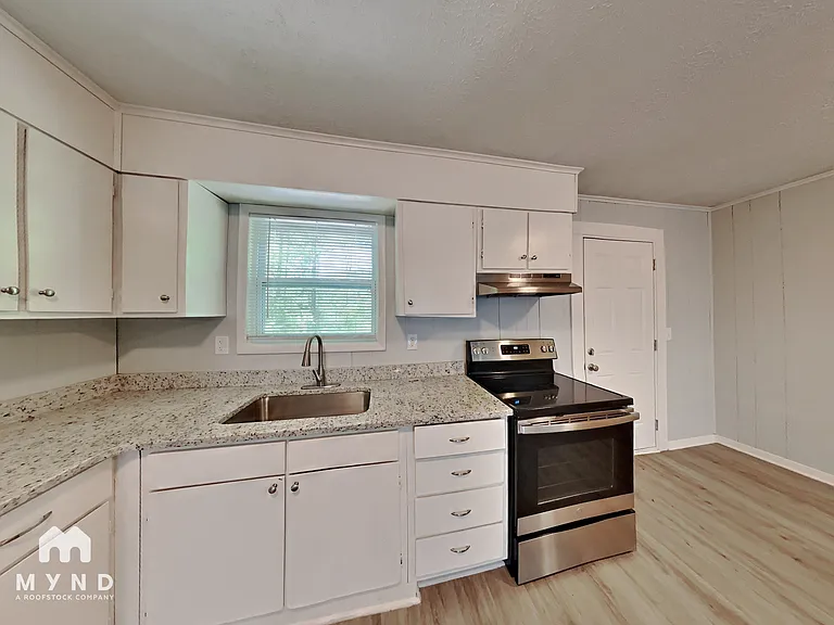 1407 Sycamore Dr NW — Photo 6