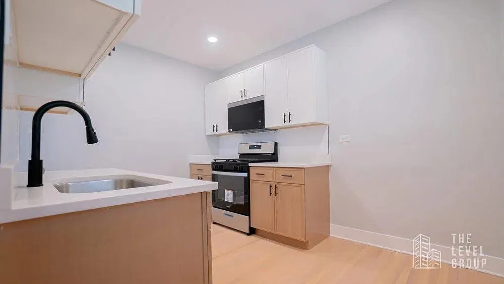 5655 North Rockwell Street #2S — Photo 2