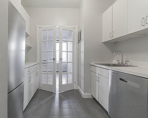 1st image of 305 W 20th St #2