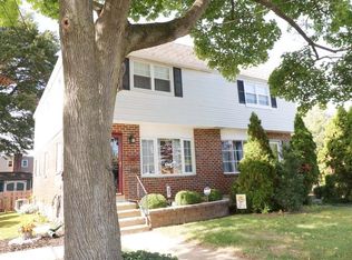 323 Warwick Ave, Essington, PA 19029