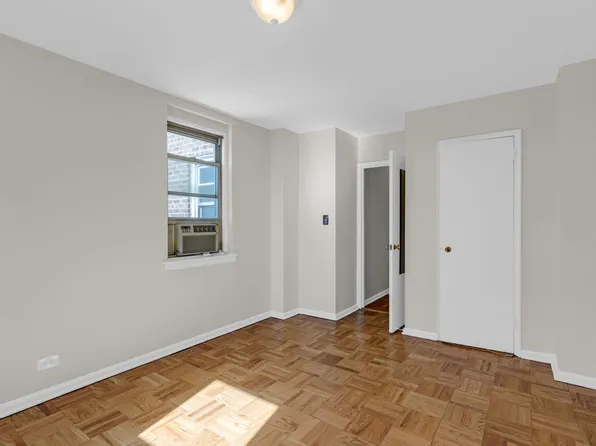 60 Knolls Crescent image 11 of 22