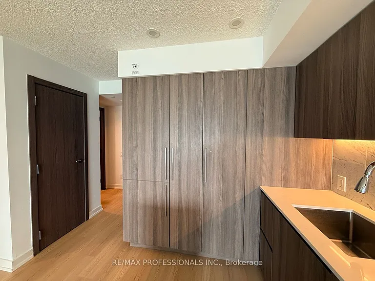19 Bathurst St #1708 — Photo 10