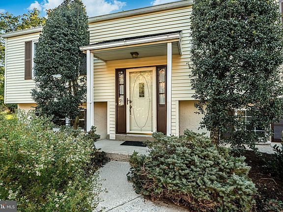 4th image of 103 Jay Ave