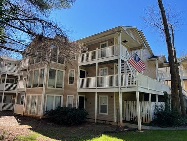 1st image of 304 Augusta Dr SE