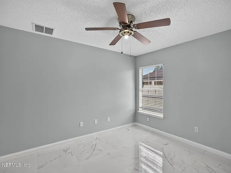 490 Hillside Dr — Photo 30