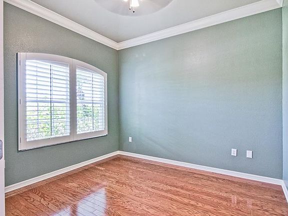 4th image of 3330 Turnberry Dr