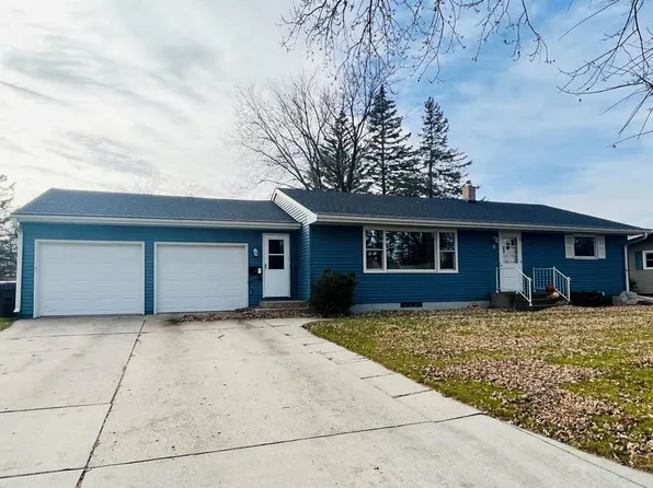 3 Highland Dr, Morris, MN 56267