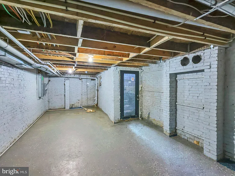 555 Presstman St — Photo 33