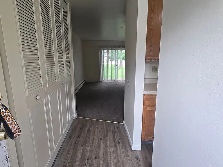 Mulford Park Apartments — Photo 17