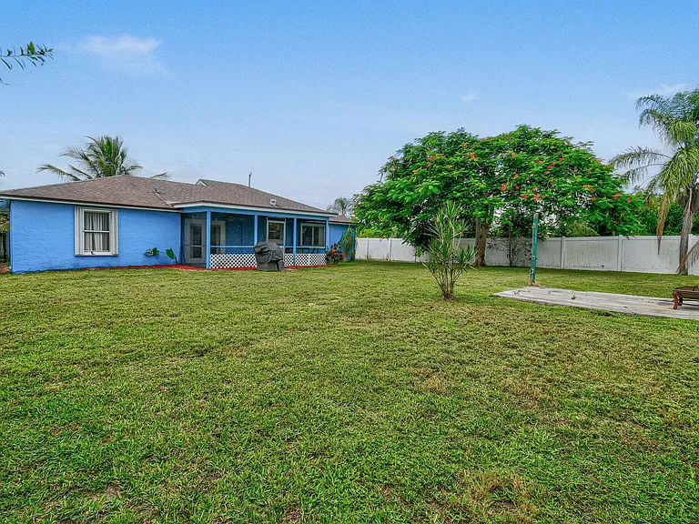 767 SE Chaloupe Ave — Photo 26