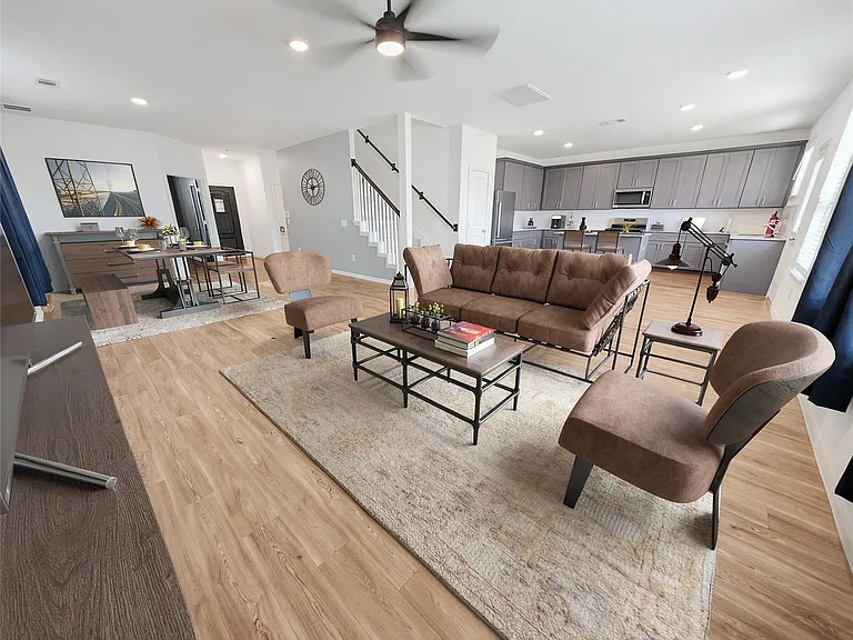 1328 Ventura Creek Dr — Photo 4