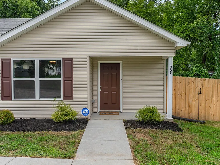 908 Mapleash Ave — Photo 3