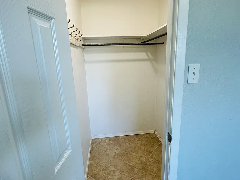 214 Portsmouth Dr — Photo 17