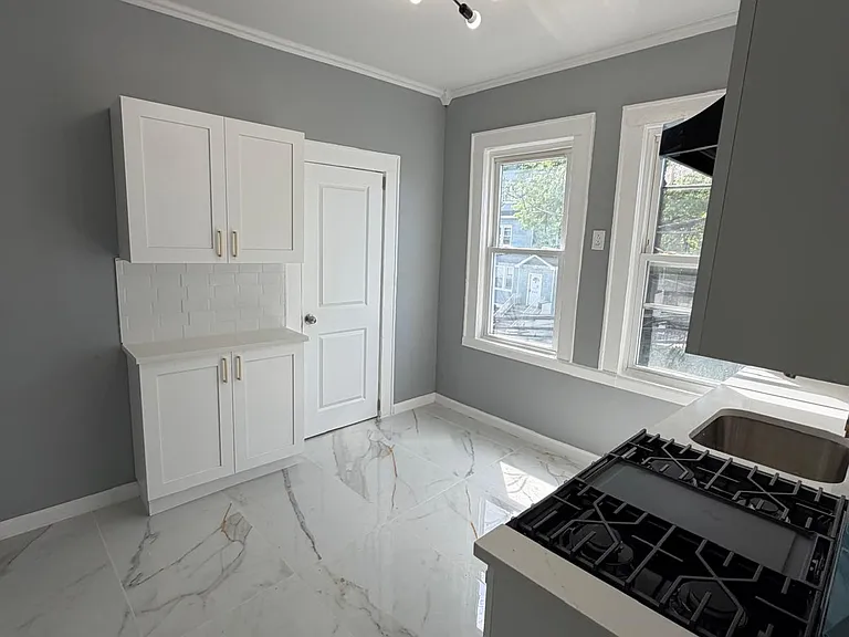 192 Mapes Ave #A — Photo 9
