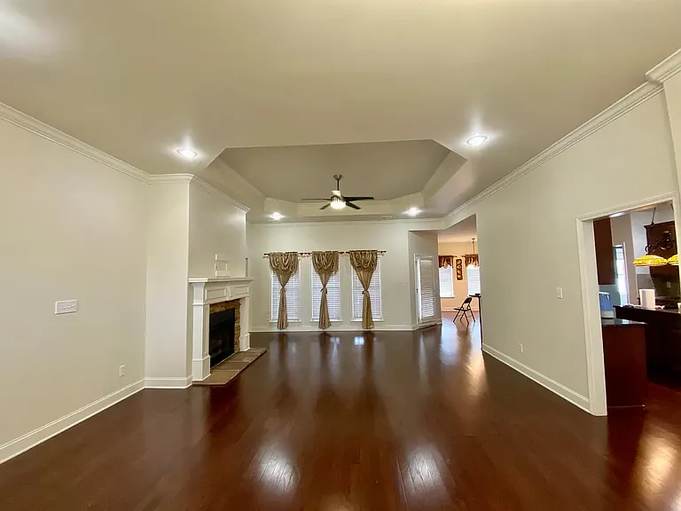 115 Woodvale Dr — Photo 8