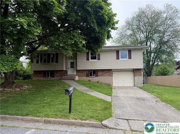 1047 Monroe St, Freemansburg, PA 18017