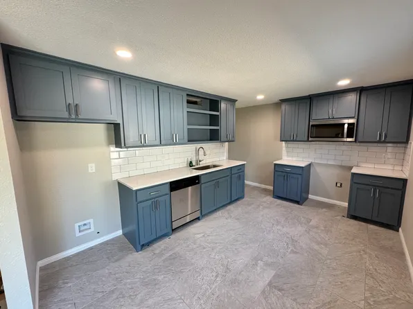 2850 Santa Monica Dr, Grand Prairie, TX 75052