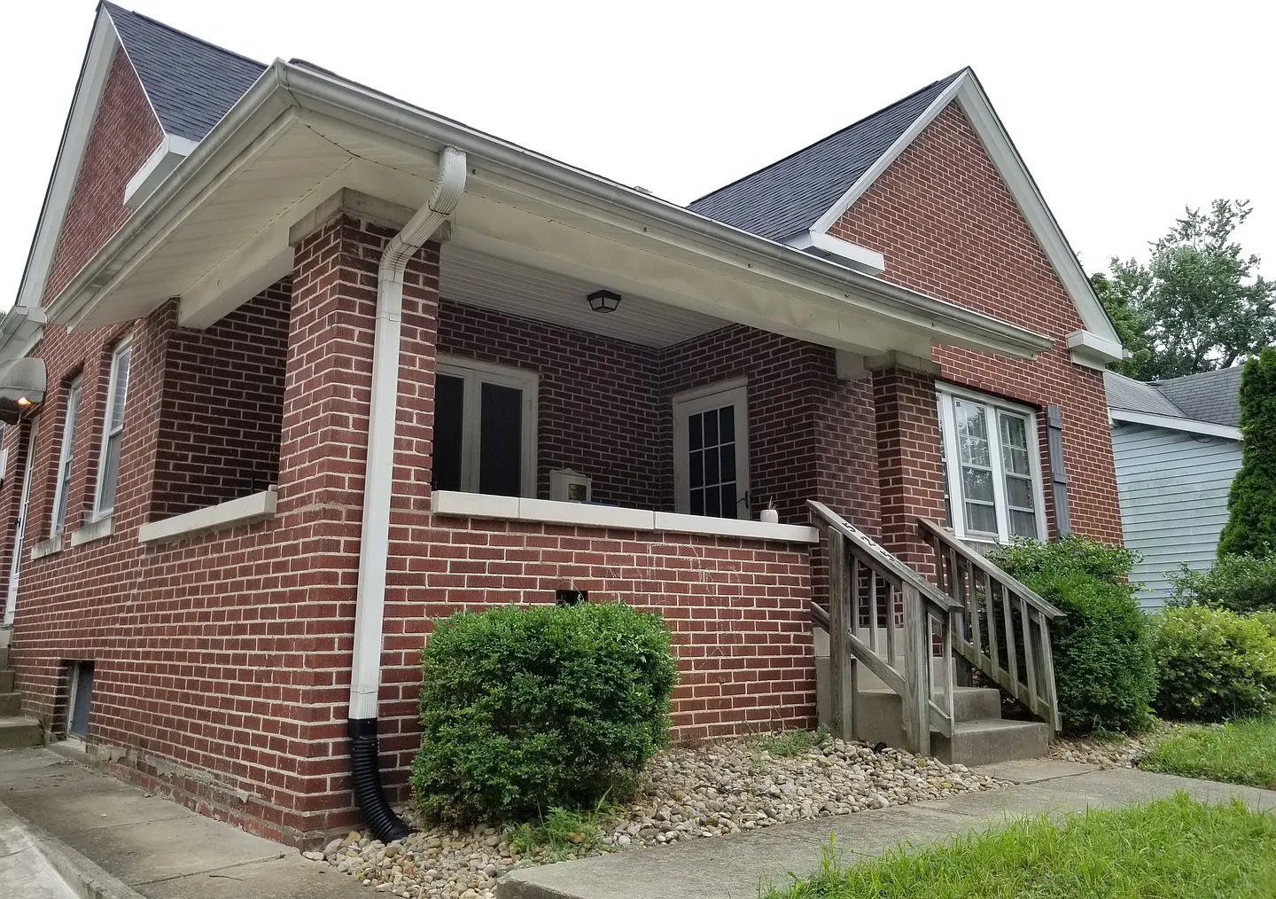 525 S Woodlawn — Photo 3