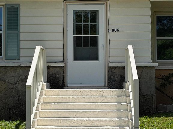 3rd image of 806 N Utah Street