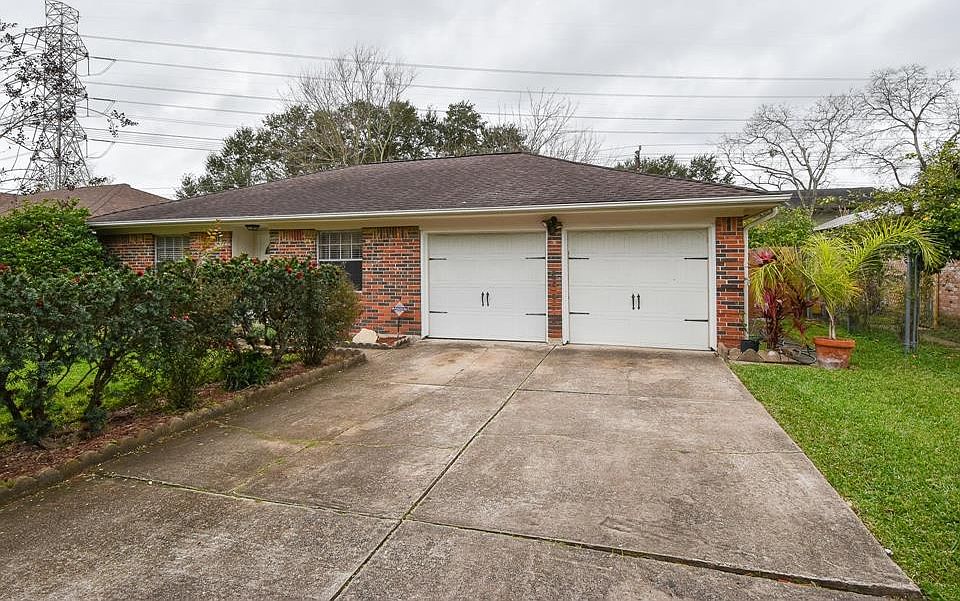 1st image of 9814 Amblewood Dr