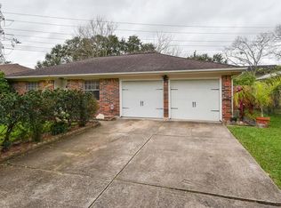 9814 Amblewood Dr, Houston, TX 77099