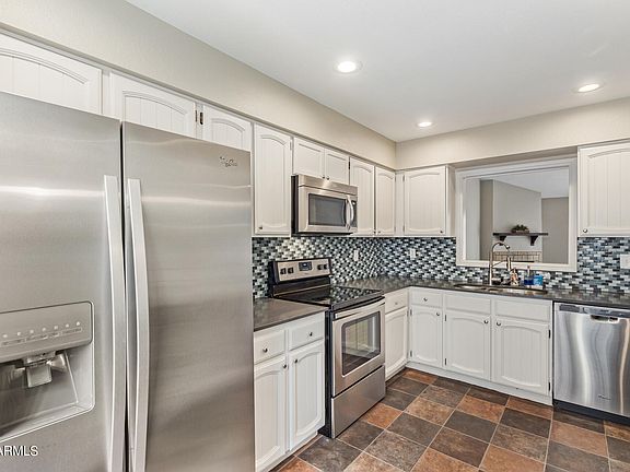 3rd image of 5142 E WINDSOR Avenue