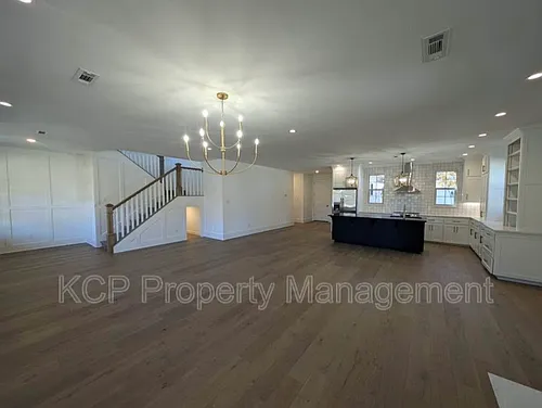 1813 N Garland Ave Photo 1