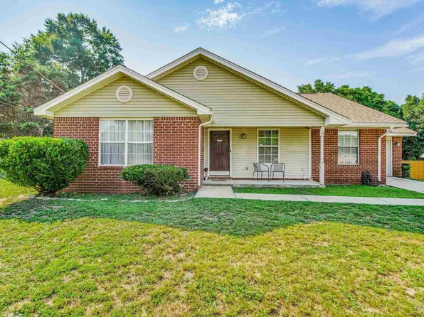 7327 Copter Ln, Milton, FL 32570