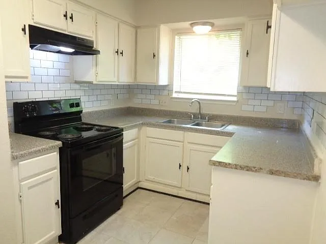 1374 Gentle Bend Dr — Photo 8