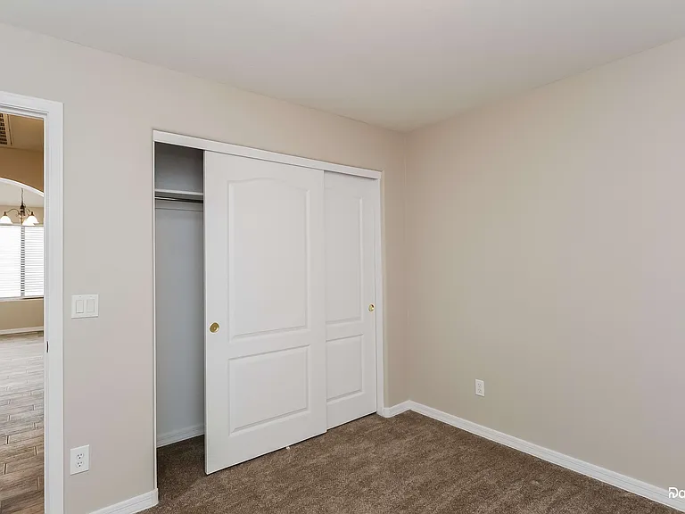 2033 W Green Tree Dr — Photo 9