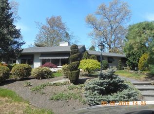 316 Meshanticut Valley Pkwy, Cranston, RI 02920