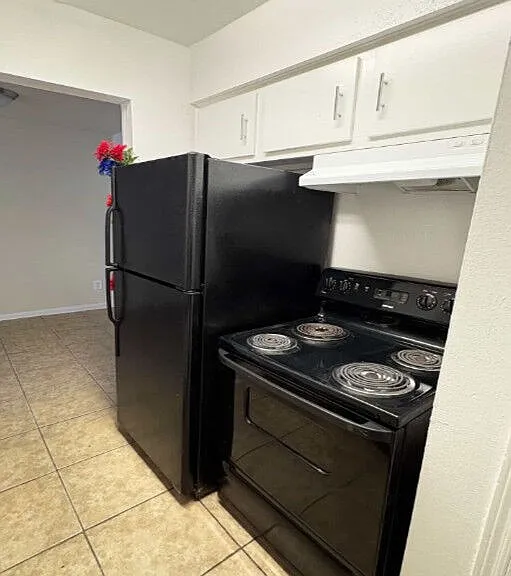 Inglewood Village Apartments — Photo 21