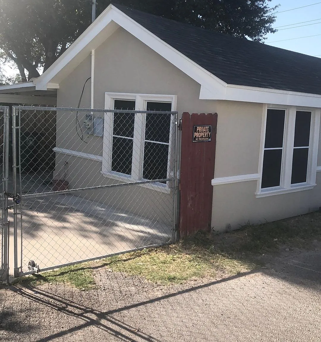 1522 N Dunlap Ave — Photo 1