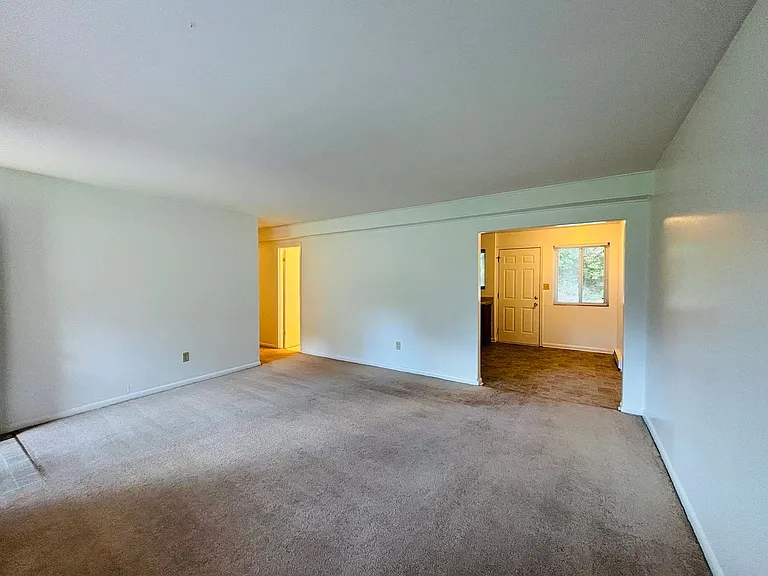 109-110 Northview Dr — Photo 1