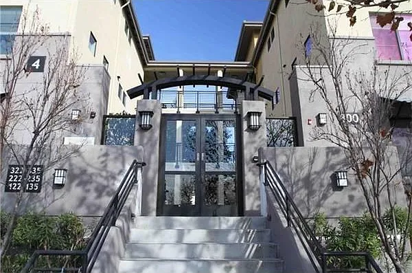 800 N 8th St — Photo 1
