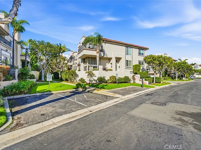 19281 Meadowood Cir — Photo 2