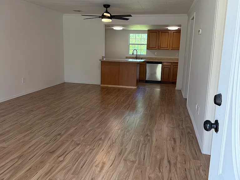 402 E Freeport St — Photo 7