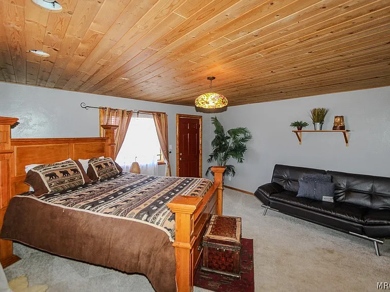 46784 Pioneertown Rd — Photo 24