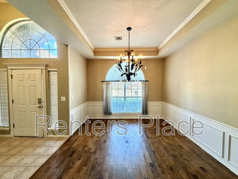 3 bed, 2.0 bath, 1894 sqft, $1,950 — Photo 2