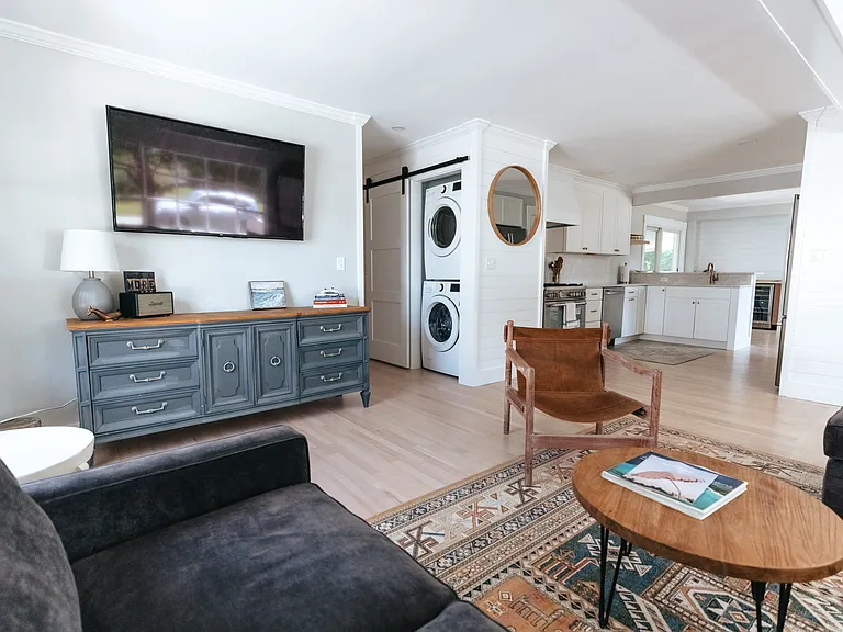 33 Clayton St — Photo 3