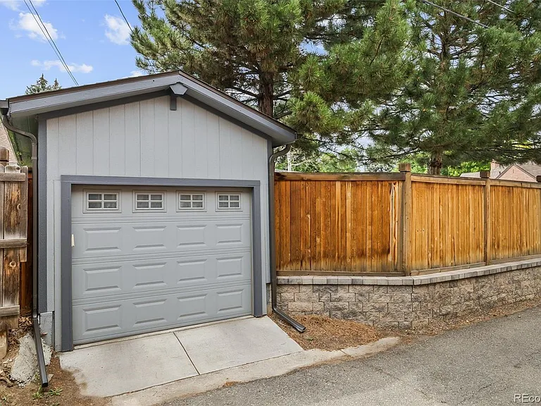 2290 Jasmine St — Photo 46