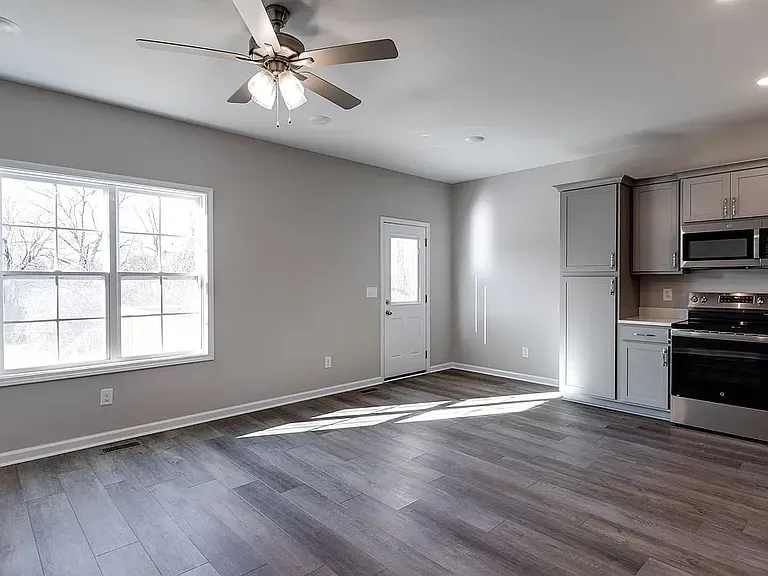 616 Lafayette Rd — Photo 5