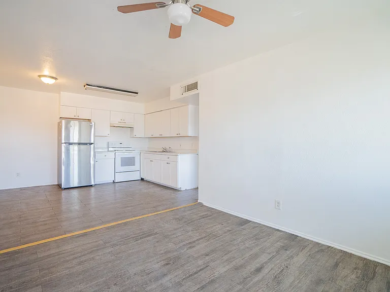 1703 W Mountain View Rd — Photo 7