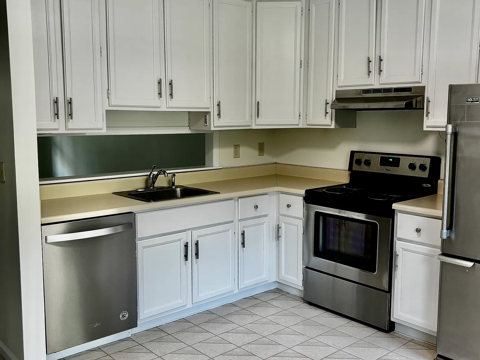 2 bed, 1000 sqft, $2,700 — Photo 3